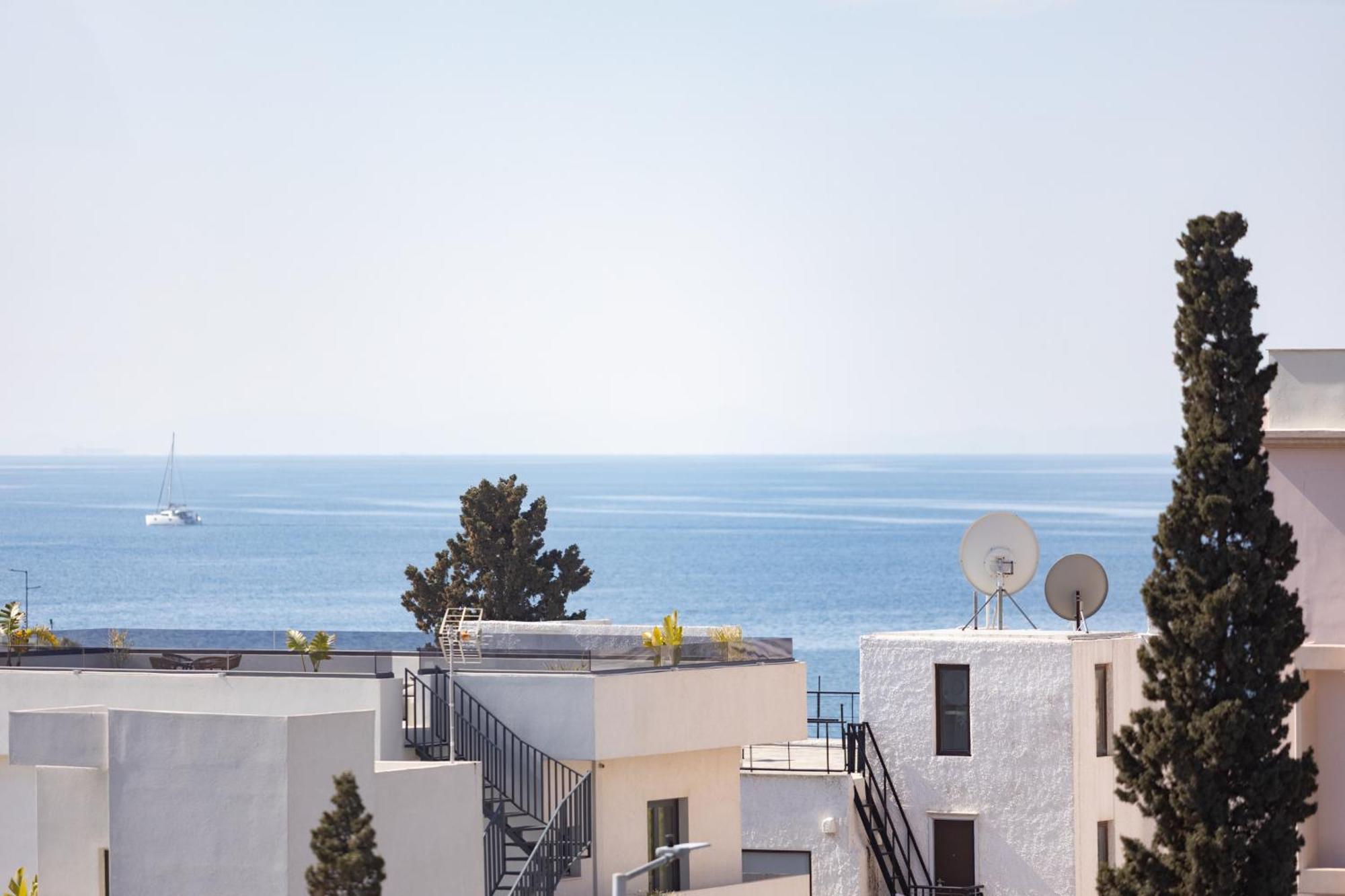 Luxurious 3-Bedroom Seaside Retreat Fully Renovated In 2025 Atenas Exterior foto